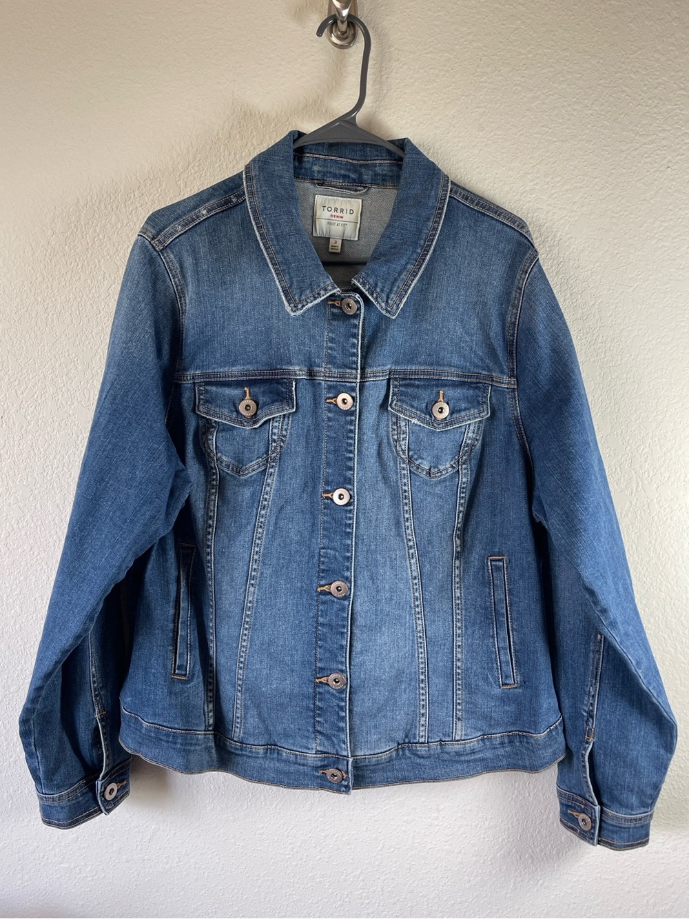 Torrid Medium Wash Denim Trucker Jacket Size 3 (3x)